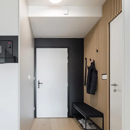 Zwirnovka-brand New With Free Parking アパート *