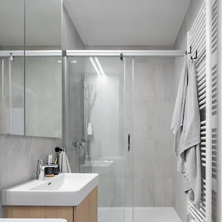 Zwirnovka-brand New With Free Parking *