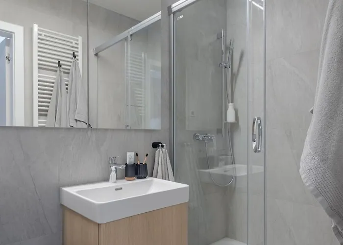 Zwirnovka-brand New With Free Parking 公寓 *